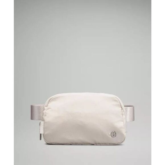SOLD‼️Lululemon 1L Fanny pack - Picture 2 of 4